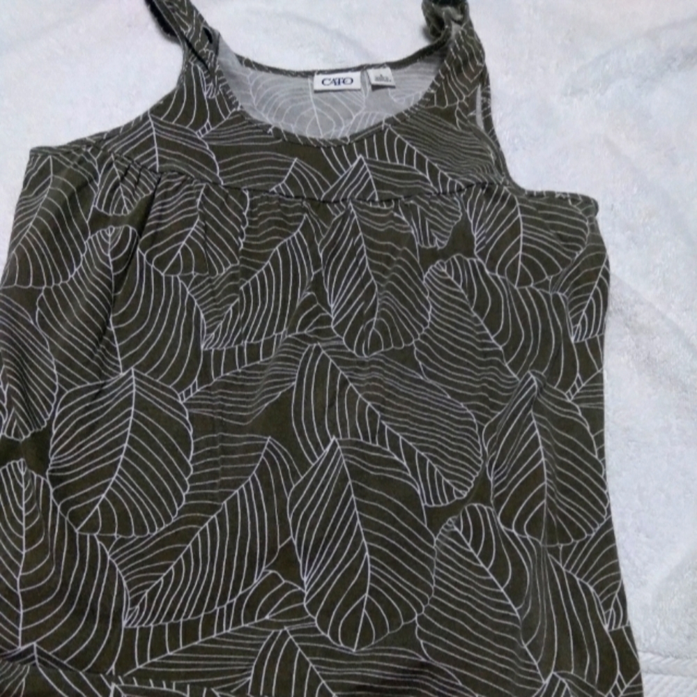 cato's brand Green leaf print sleeveless top. Size small.